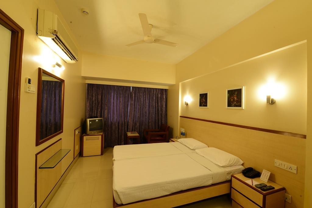 Hotel Woodland Πούνε Εξωτερικό φωτογραφία